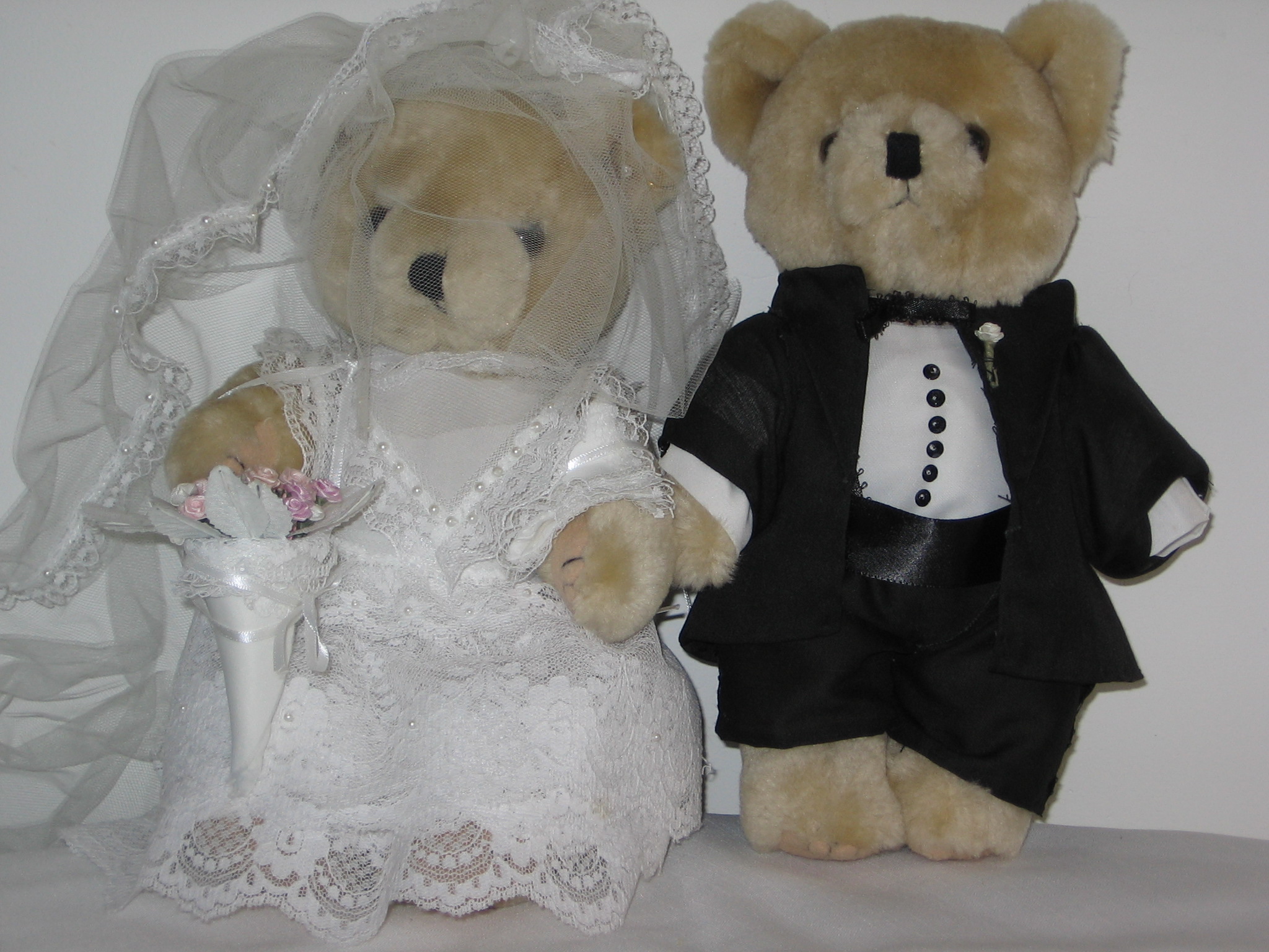 Bride and groom bear